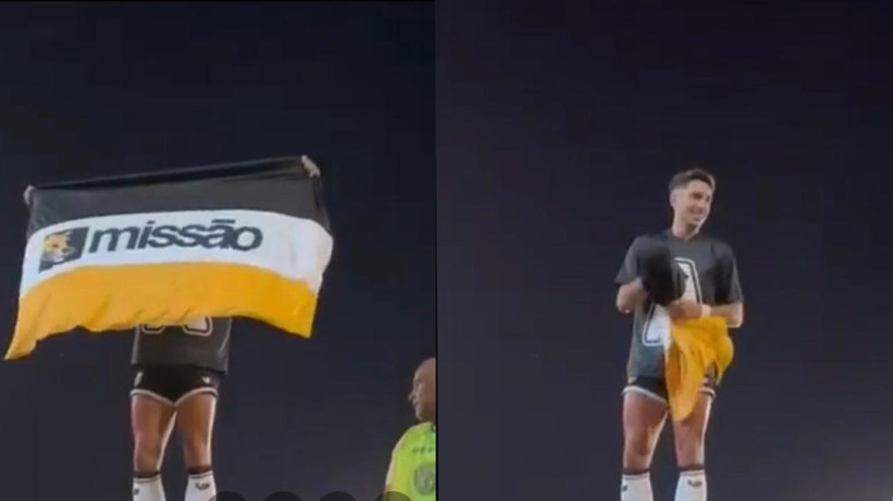 Jogador Raí Ramos exibe bandeira do partido Missão após acesso à série A do Brasileirão