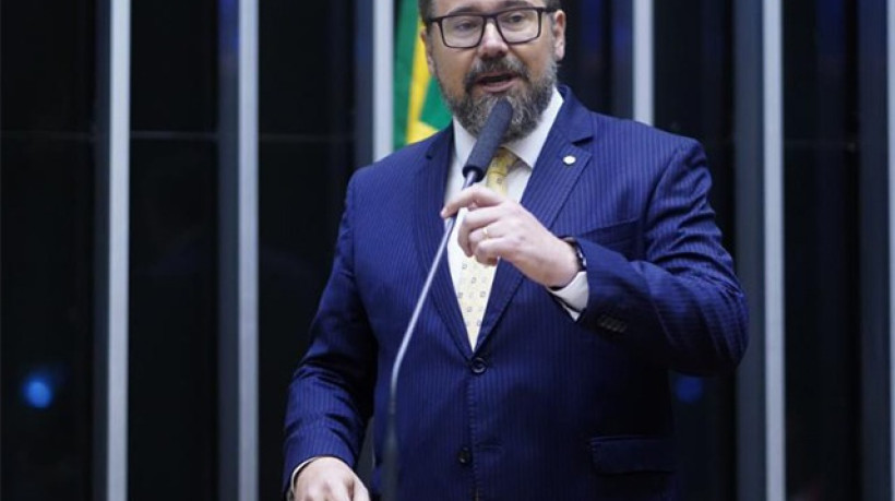 Deputado Marcos Pollon faz discurso na tribuna da Câmara