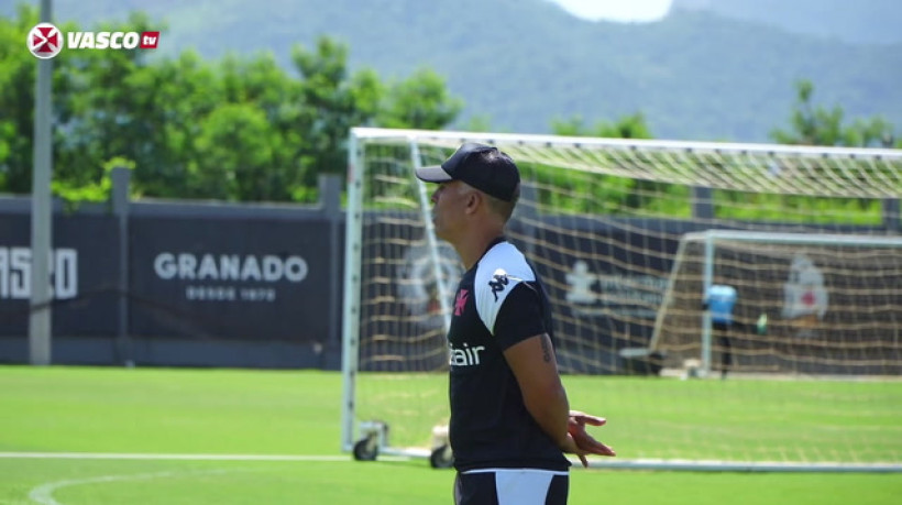 Felipe comanda primeiro treino como técnico interino no Vasco