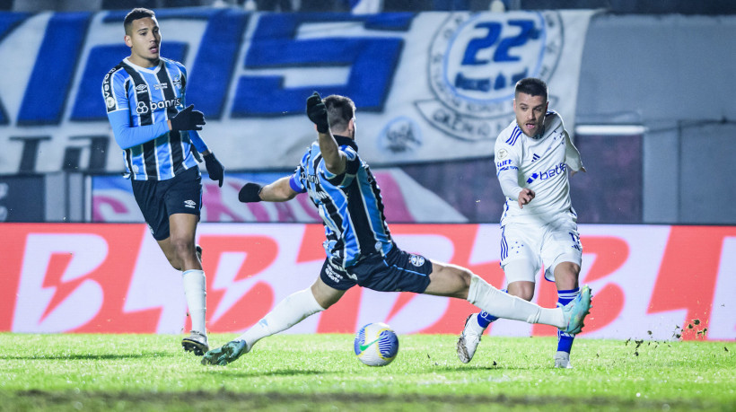 O Cruzeiro vai enfrentar o Grêmio; veja onde assistir ao vivo ao jogo do Brasileirão. 