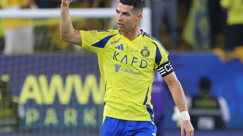 Cristiano Ronaldo comemora gol marcado pelo Al-Nassr em jogo do Campeonato Saudita