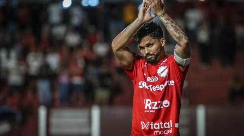 Alesson fez 20 gols em 56 jogos pelo Vila Nova em 2024