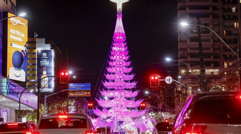 Praça Portugal, na Aldeota, recebe apresentações do Ceará Natal de Luz. Foto: Aurélio Alves/Jornal O POVO)