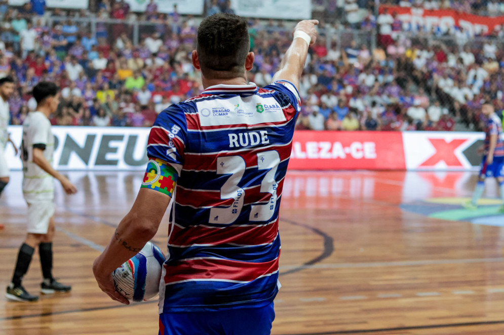 Rômulo entra com a camisa de Rude na final do Campeonato Brasileiro(Foto: Samuel Setubal)