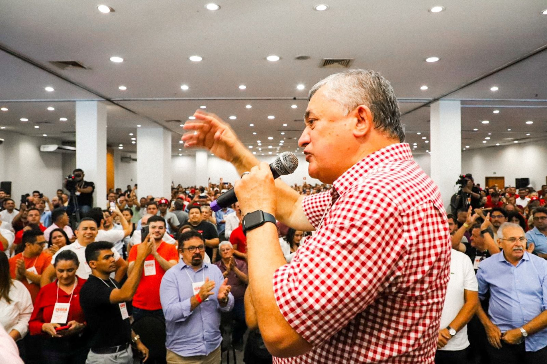 ￼JOSÉ Guimarães, deputado federal, em plenária de apoiadores (Foto: Reprodução/Twitter José Guimarães)