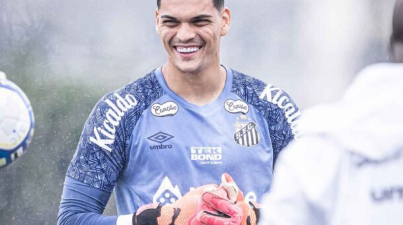 Goleiro foi destaque do Peixe na Série B em 2024, atuando em 30 dos 38 jogos, após a lesão de João Paulo, no início da temporada