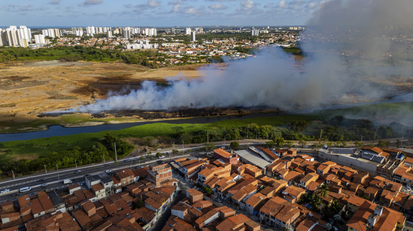 Fortaleza, CE, BR 02.12.24  Incêncio em área do Cocó próximo da Avenida Raul Barbosa  (FCO FONTENELE/O POVO)