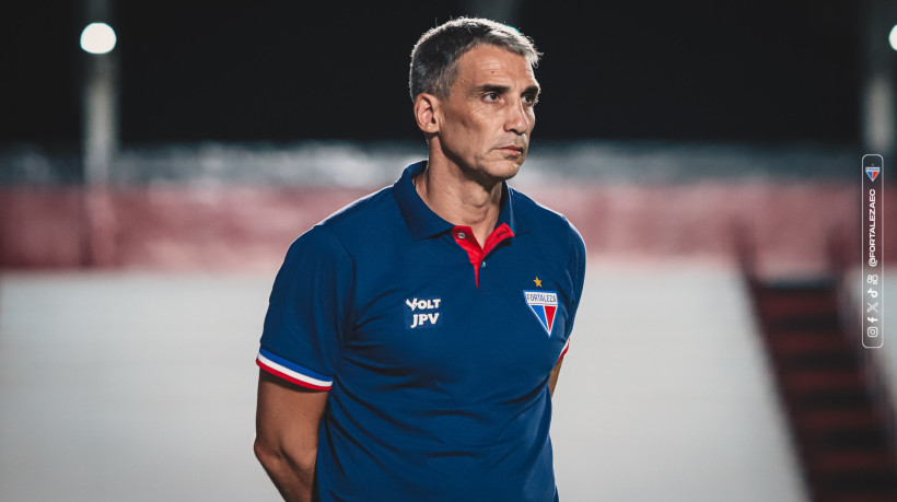 Juan Pablo Vojvoda, técnico do Fortaleza, durante jogo contra o Atlético-GO