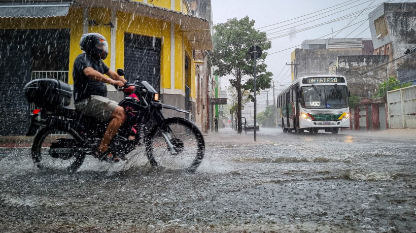 Fortaleza registrou pontos de alagamentos em diversas vias nesta quarta-feira, 4