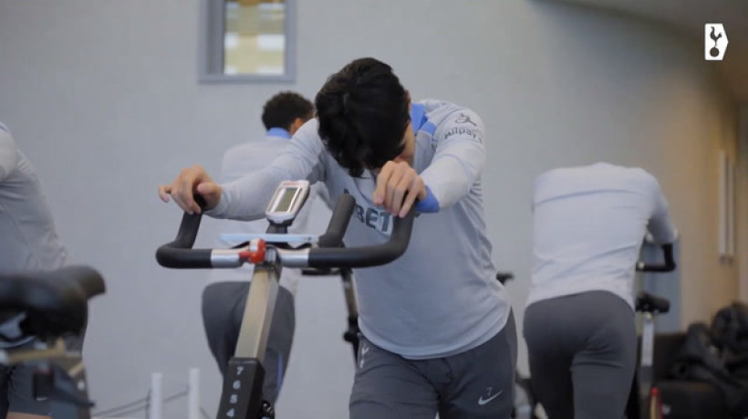 Son treina com elenco do Tottenham antes de duelo contra o Bournemouth