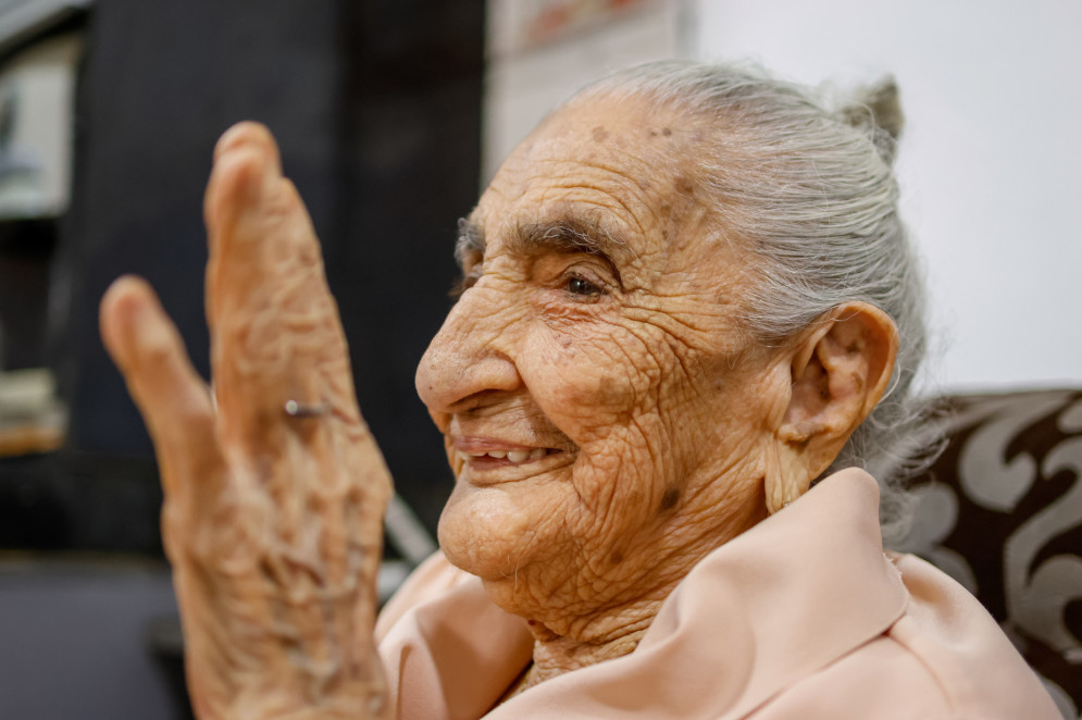 Ambrozina Morais ri depois da confiança e sempre ganha festa a cada aniversário(Foto: AURÉLIO ALVES)