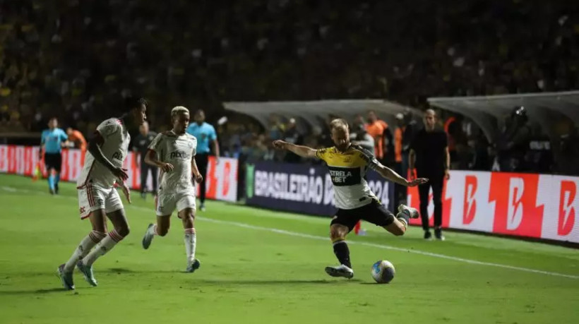 Criciúma perdeu do Flamengo por 3 a 0 e, com outros resultados da 37ª rodada, foi rebaixado no Brasileirão. 