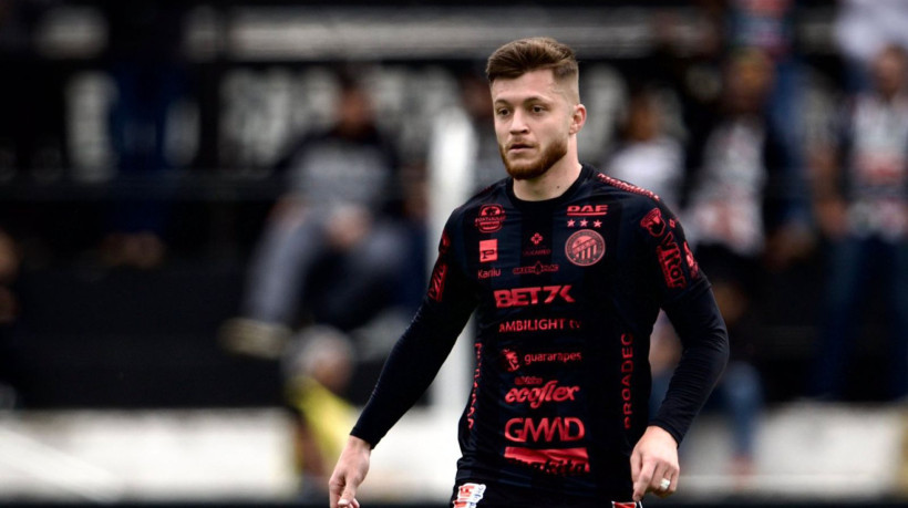 Willian Machado, zagueiro do Operário-PR, durante jogo da Série B 2024