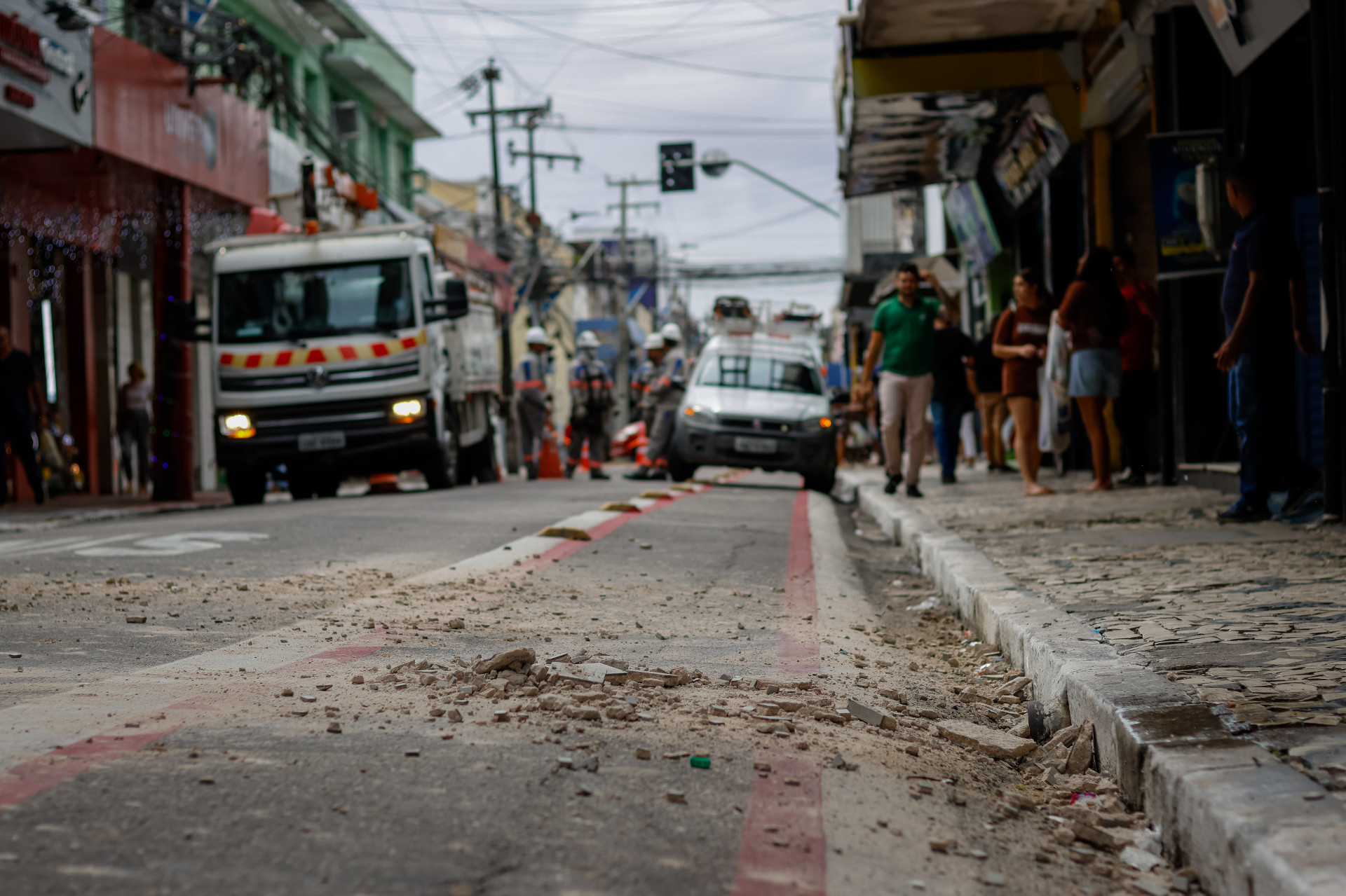 FORTALEZA, CEARÁ,  BRASIL- 05.12.2024: Caiu parte do reboco no centro de Fortaleza na Rua Pedro Pereira proximo da Rua Barão do Rio Branco. (Foto: Aurélio Alves/Jornal O POVO) (Foto: AURÉLIO ALVES)