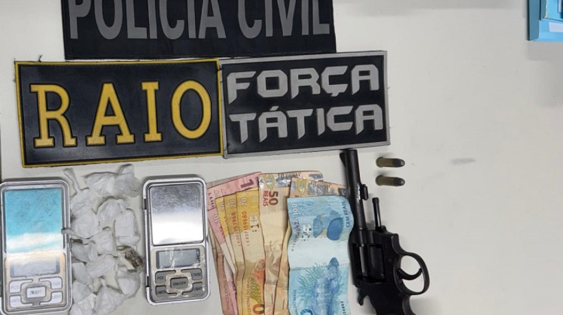 Material apreendido com os suspeitos de matar um homem e balear outras quatro pessoas em Quixadá