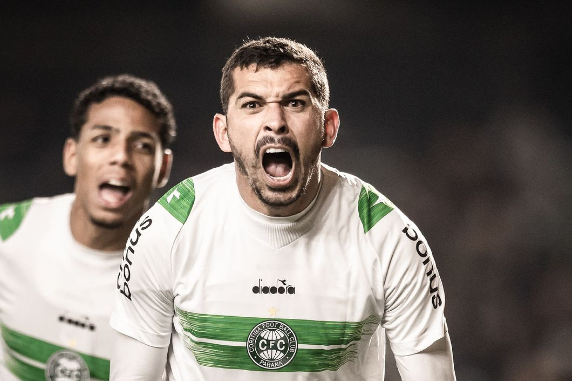 Bruno Melo, zagueiro do Coritiba, comemora gol marcado pelo clube (Foto: Dido Henrique / Coritiba)