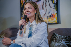 FORTALEZA-CE, BRASIL, 05-12-2024: Entrevista com Solange Almeida, sobre o seu show gratuito na Arena Castelão. (Foto: Fernanda Barros/ O Povo)