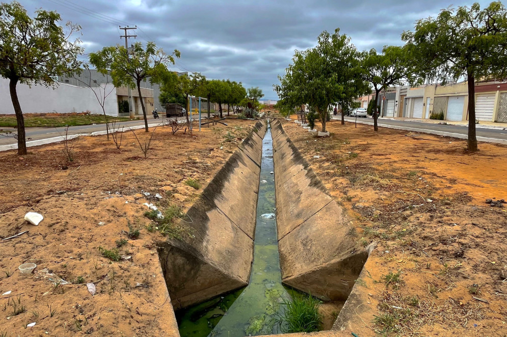 Esgoto à céu aberto é realidade nas ruas de Juazeiro do Norte, maior cidade do Cariri(Foto: Guilherme Carvalho / O POVO CBN Cariri)