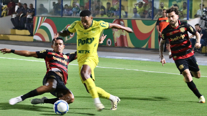 Fernandinho, atacante do Mirassol, durante jogo contra o Sport pela Série B 2024