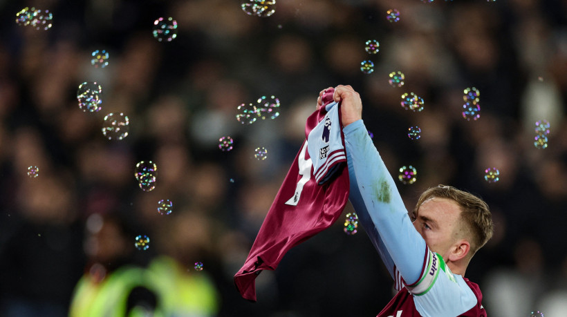 Bowen, meia-atacante do West Ham, marca gol da vitória em jogo da Premier League e homenageia Michail Antonio