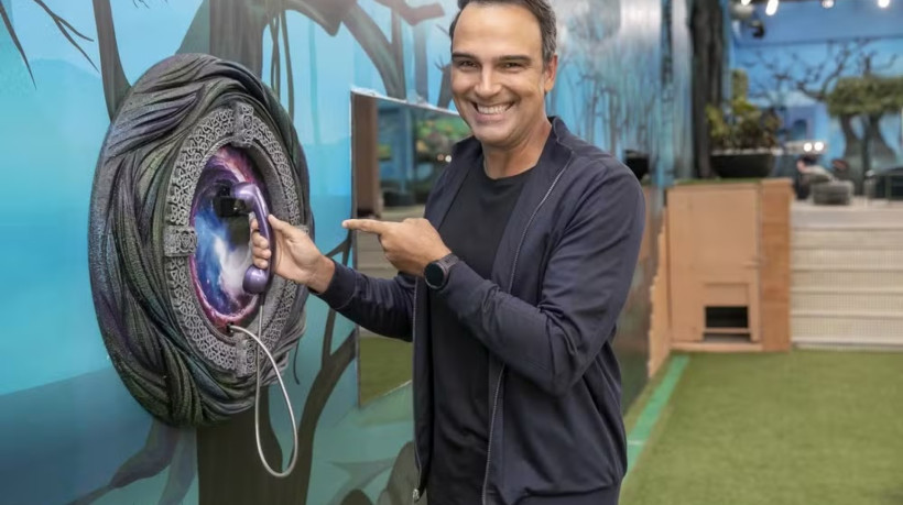 Thadeu Schmidt continuará sendo o diretor do Big Brother Brasil em 2025