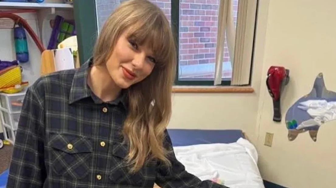 A cantora Taylor Swift, que completou 35 anos em 13 de dezembro, fez na véspera de seu aniversário a alegria de crianças e equipe do hospital Children’s Mercy, em Kansas City, no Missouri, Estados Unidos.
