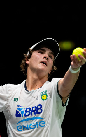 João Fonseca, jovem tenista brasileiro, durante treinos para confrontos da Copa Davis 2024(Foto:  André Gemmer/CBT)