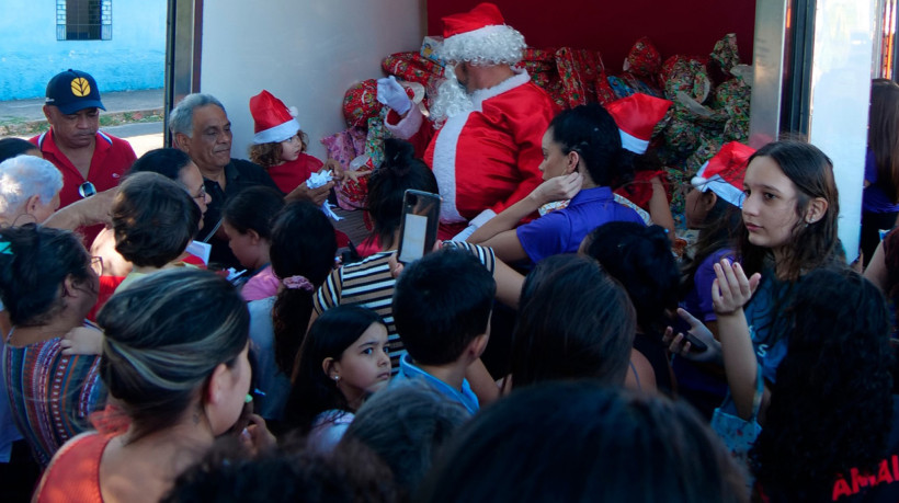 Rede cearense de açaí promove campanha de arrecadação para Natal de crianças do bairro Cidade 2000