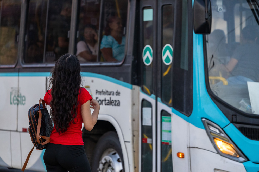 73% das mulheres de Fortaleza têm medo de serem estupradas durante os deslocamentos(Foto: FCO FONTENELE)