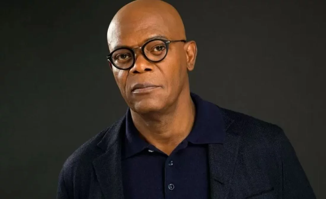 Ator de sucesso em Hollywood, Samuel L. Jackson é um dos rostos mais famosos da história do cinema, tendo interpretado personagens icônicos. Mesmo com uma filmografia de mais de 14 bilhões de dólares em bilheterias, o artista ainda não ganhou a estatueta do Oscar de melhor ator.