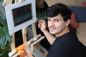 FORTALEZA-CE, BRASIL, 18.12.2024: Alan Uchoa, fotógrafo que está dando um novo rumo na carreira com a pintura de aquarelas. (foto: Fabio Lima/ OPOVO)