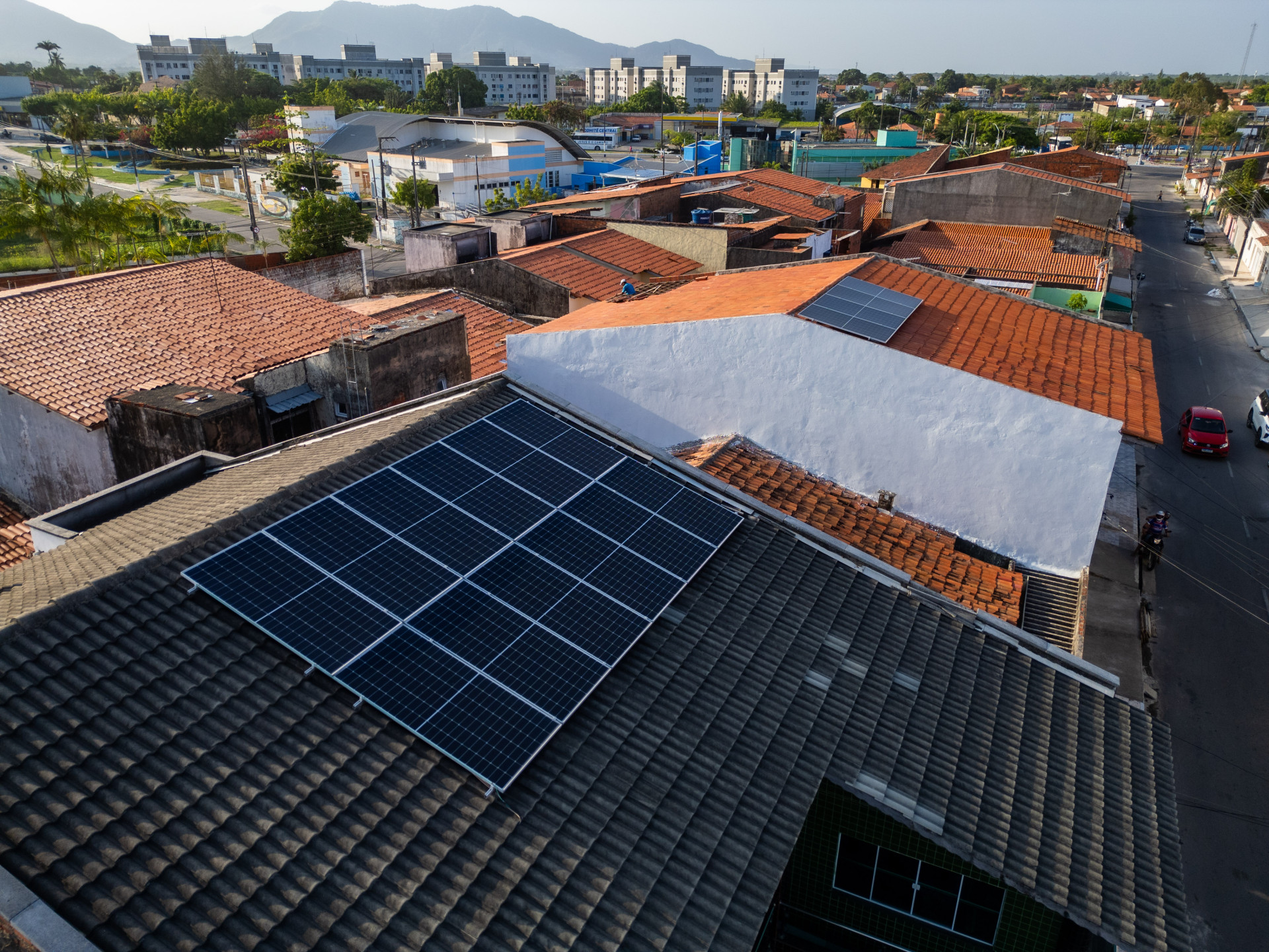 Estimativa é a de que o Estado dobre nos próximos anos tanto o volume de investimentos quanto a potência instalada de energia solar própria (Foto: FCO FONTENELE)