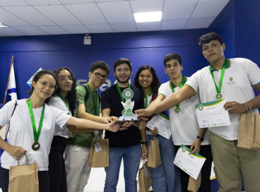 ￼ALUNOS de Juazeiro do Norte que conquistaram 1º lugar na Maratona de Matemática 