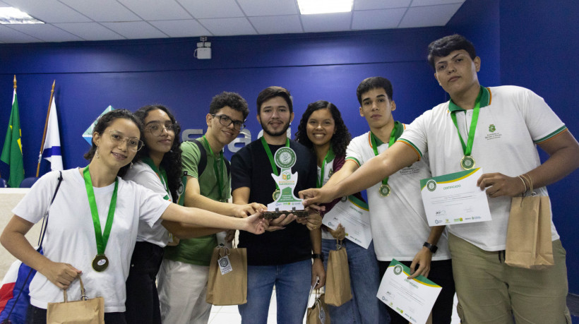 Alunos da Escola Estadual de Educação Profissional Raimundo Saraiva Coelho, em Juazeiro do Norte, conquistaram 1º lugar na I Maratona Cearense de Matemática