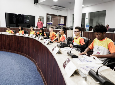 A Escola Municipal de Tempo Integral Nossa Senhora de Fátima, por exemplo, propôs o projeto de lei que dispõe sobre a obrigatoriedade de palestras antirracistas  