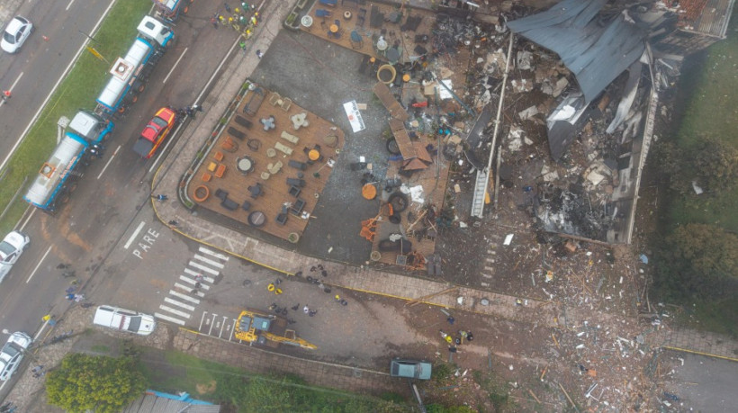 Aeronave que caiu em Gramado (RS) atingiu estrutura de prédio em obras e caiu sobre uma loja de móveis, afetando também a estrutura de hotel 