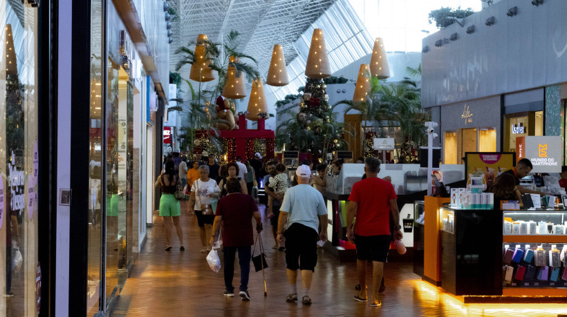 Fortaleza- CE, Brasil, 23-12-24: Movimentação shopping Iguatemi para compras de Natal. (Fotos: Lorena Louise / Especial para O POVO)




