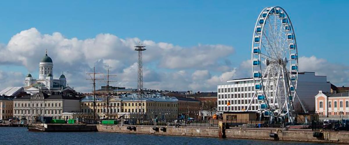 E faz tempo que a capital Helsinque já é dividida entre a parte superior e a subterrânea. Em cima, a paisagem que todos conhecem. 