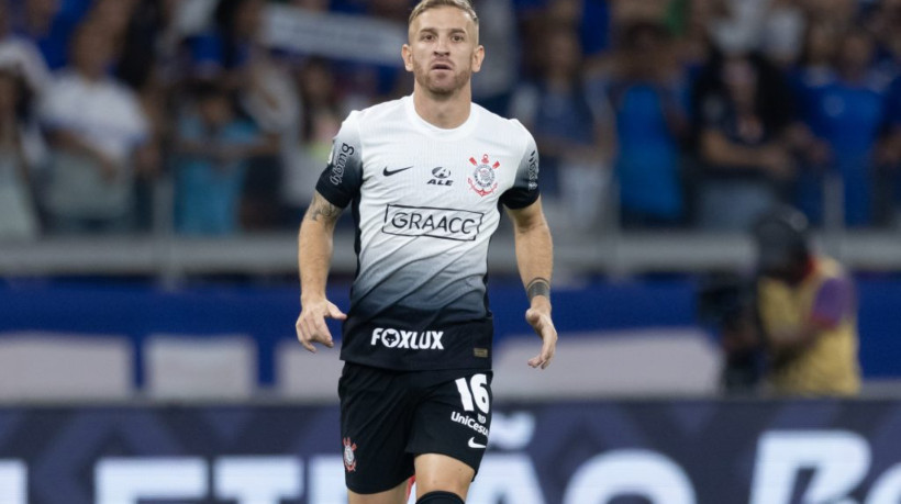 Pedro Henrique tem contrato com o Corinthians até o final de 2025, mas não está nos planos do técnico Ramón Díaz