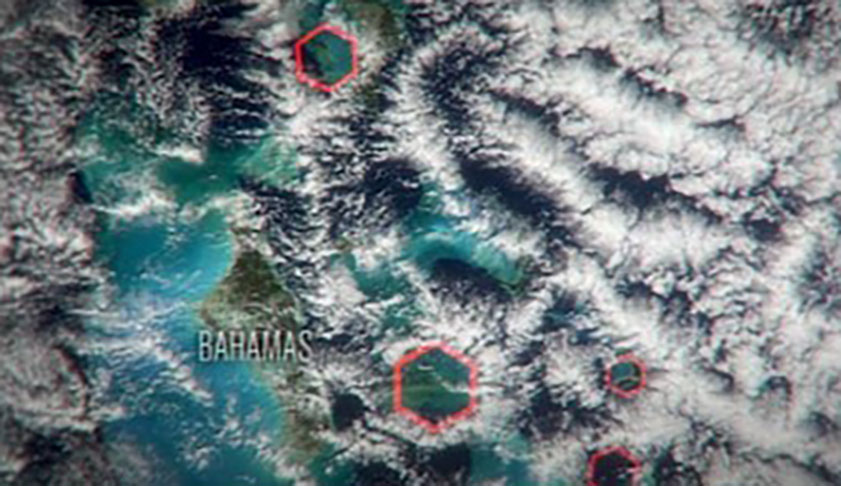 Cientistas apontam que a região do Triângulo das Bermudas tem nuvens hexagonais, que têm o poder de causar chuva mais forte e imprevisível. Mas isso é considerado normal pelos especialistas.  