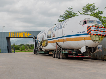 ￼ANTIGA aeronave já na Sucata Aeroporto, no Anel Viário 