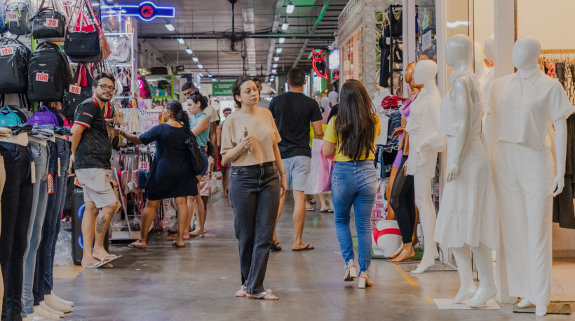 A horas da festa de Reveillón, cearenses vão às compras