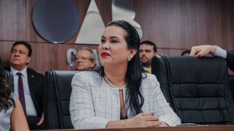 Christiane Leitão toma posse como 1ª mulher presidente da OAB-CE	