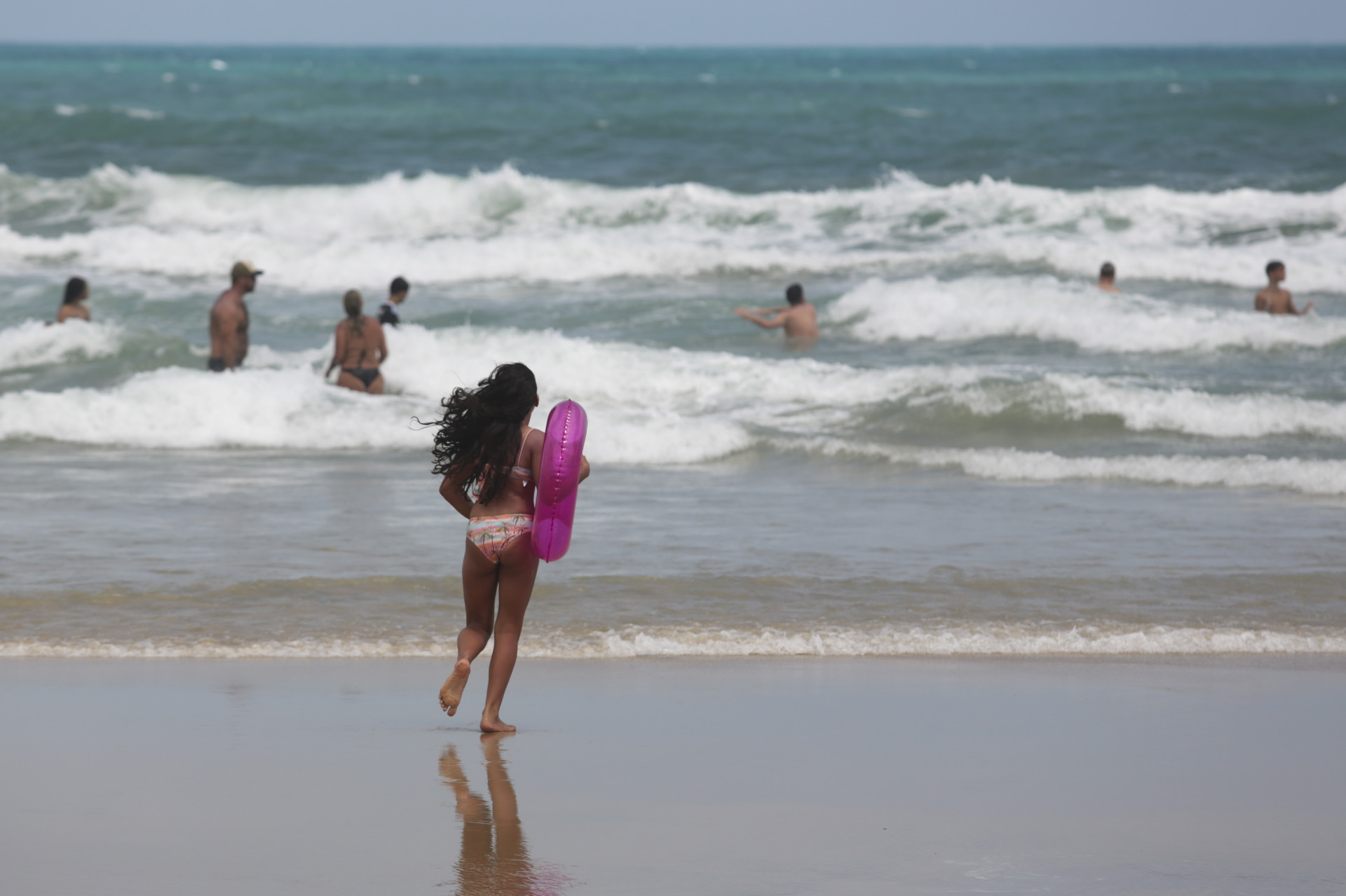 FORTALEZA-CE, BRASIL, 02.01.2025:Movimentação na Praia do Futuro..  (foto: Fabio Lima/ OPOVO) (Foto: FÁBIO LIMA)