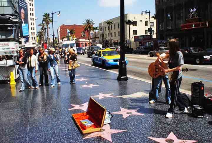 Inaugurada em novembro de 1960, a Calçada da Fama de Hollywood, nos EUA, transformou-se com o passar dos anos numa das principais atrações turísticas da cidade de Los Angeles, na Califórnia. 
