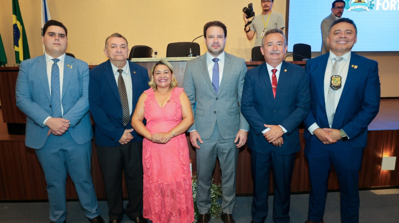 ￼SUPLENTES de vereador tomam posse