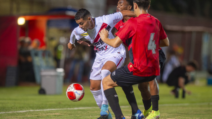 O Ferroviário saiu na frente contra o Athletico-PR, mas acabou sofrendo a virada no segundo tempo