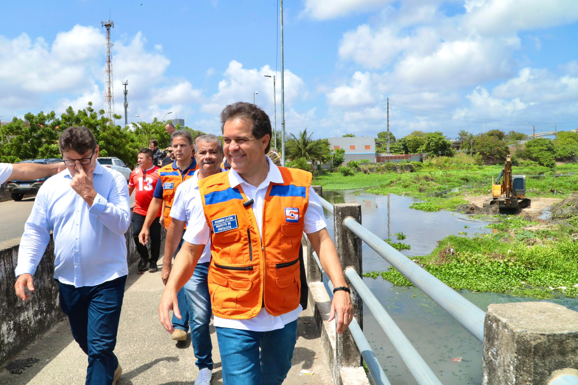 ￼PREFEITO Evandro Leitão acompanhou obras de limpeza em canais de Fortaleza (Foto: Beatriz Boblitz/Prefeitura de Fortaleza)