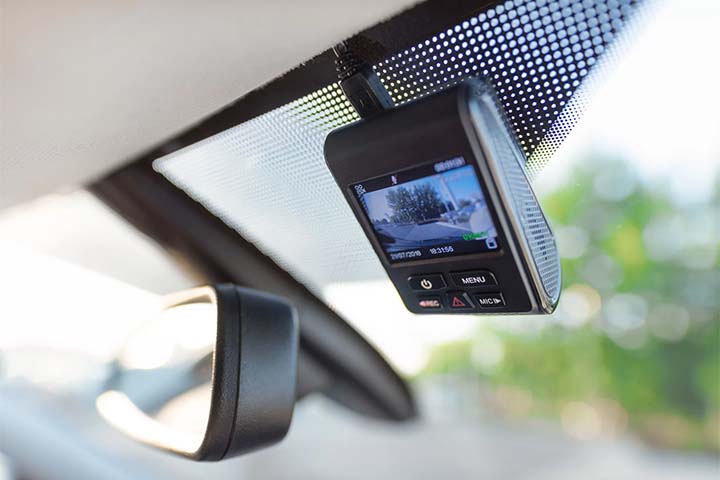 O uso de dashcams (câmeras veiculares) pode auxiliar com informações para a seguradora ou até em processos no tribunal em caso de acidente. Nos últimos anos, o uso do equipamento tem se popularizado.