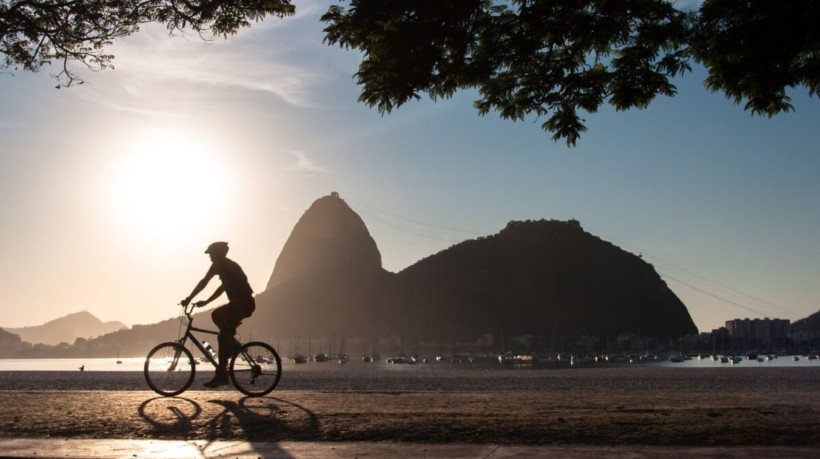 O Brasil tem diversos locais em que é possível se divertir pedalando (Imagem: Donatas Dabravolskas | Shutterstock)